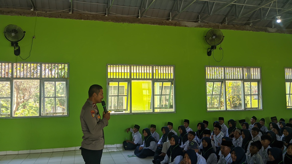 Polsek Kasui Sosialisasikan Stop Bullying di MTsN 1 Way Kanan
