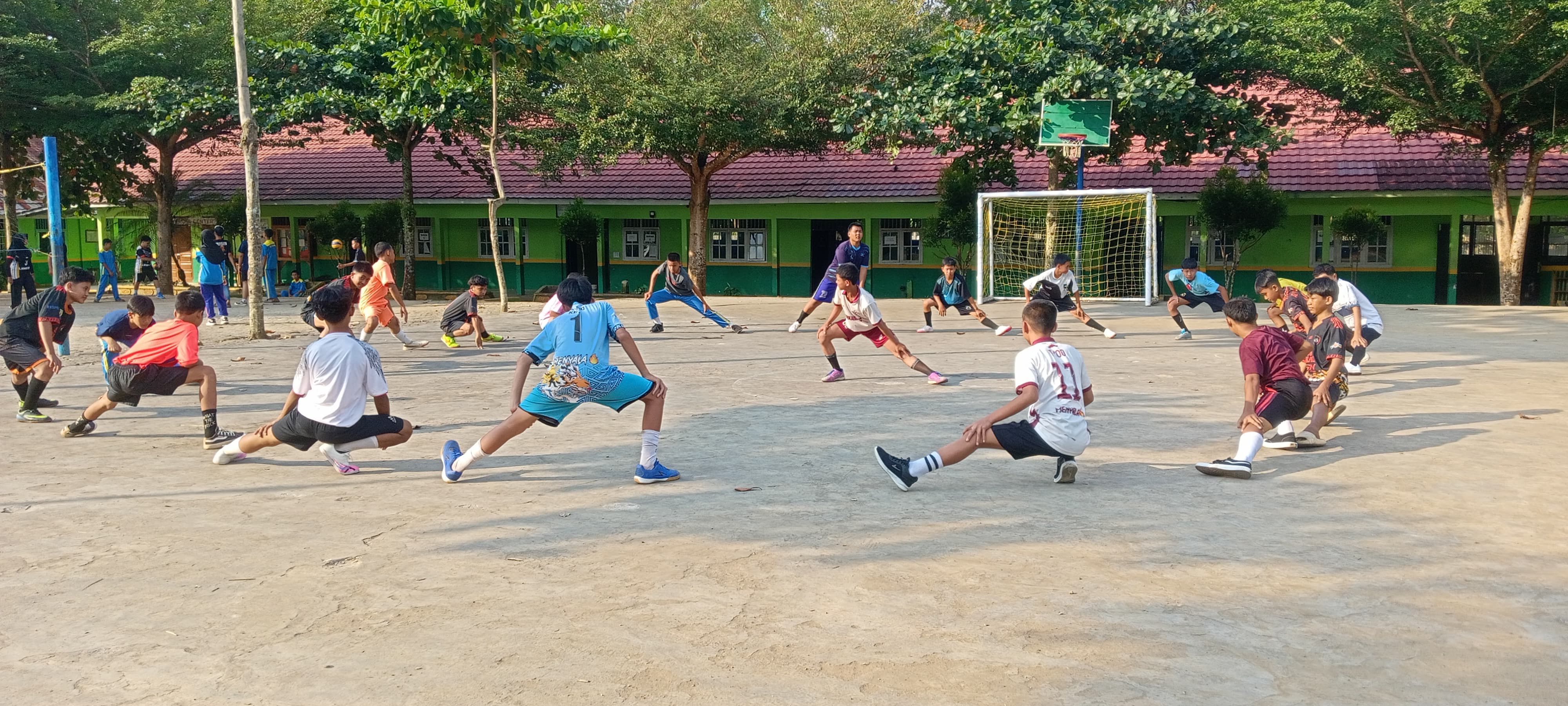 MTsN 1 Way Kanan Panaskan Lapangan Lewat Ekstrakurikuler Futsal dan Voli