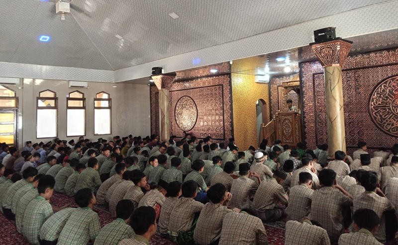 Tumbuhkan Kecintaan pada Masjid, MTsN 1 Way Kanan Biasakan Salat Berjamaah