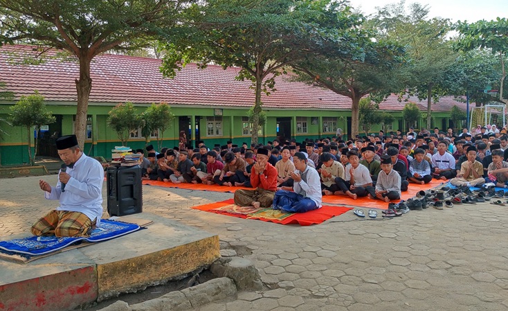 Bina Karakter Religius, MTsN 1 Way Kanan Laksanakan Sholat Dhuha dan Yasinan