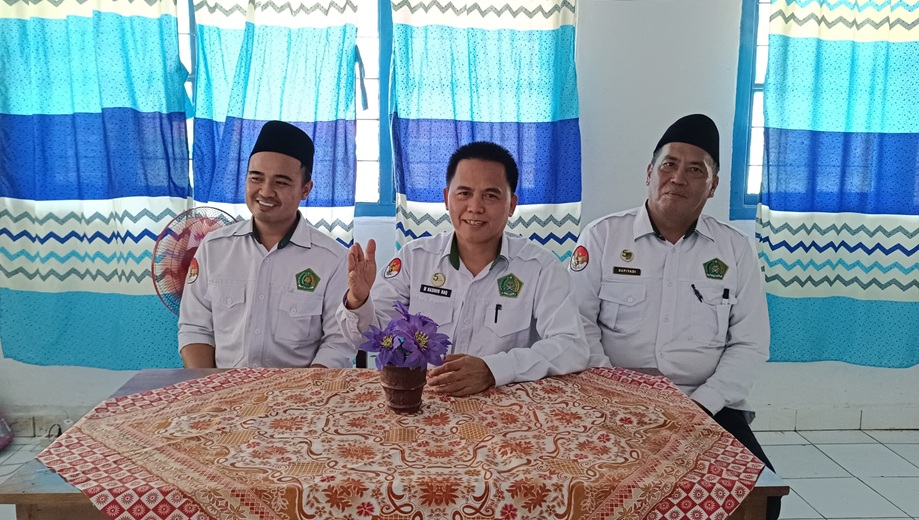 MTsN 1 Way Kanan Bahas Strategi Peningkatan Program Kelas Unggul
