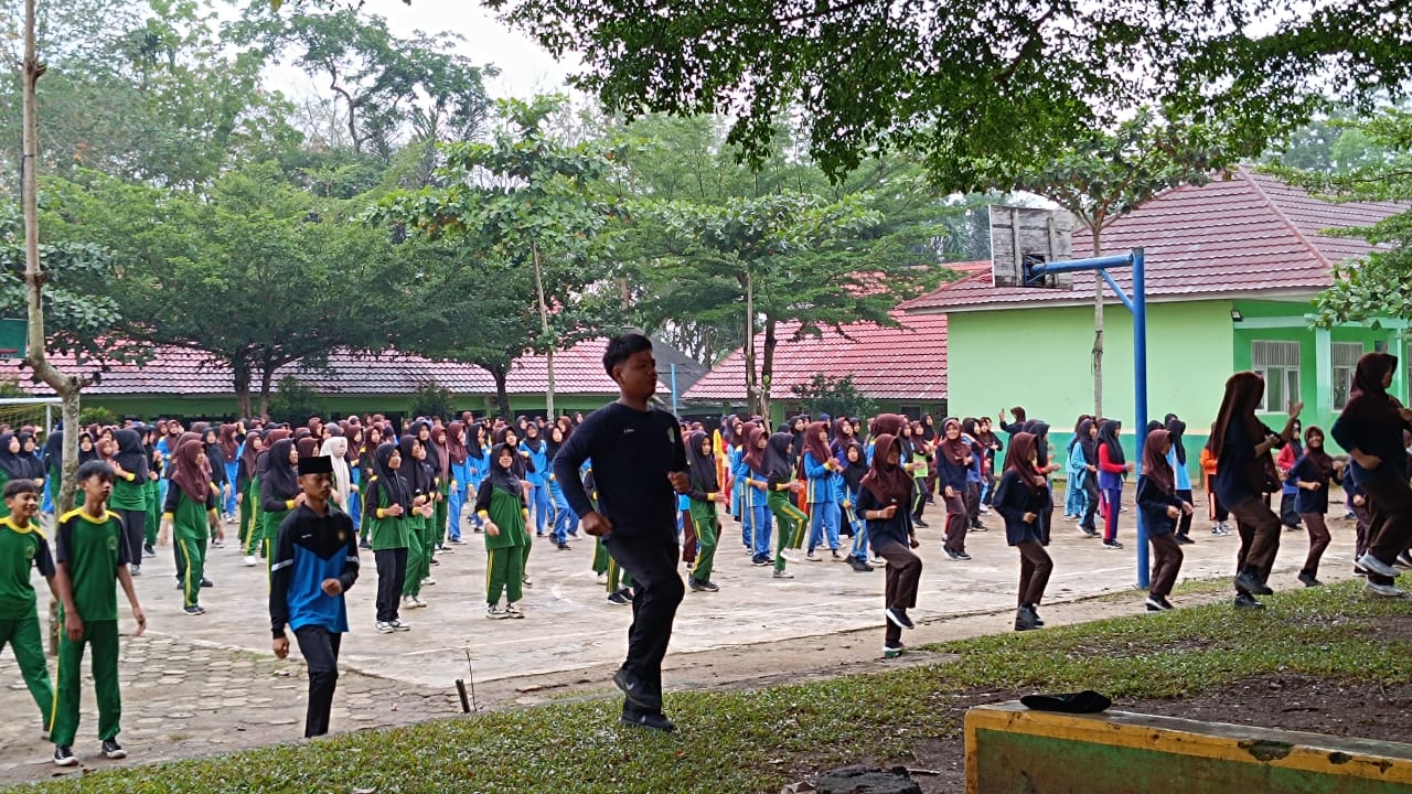 MTsN 1 Way Kanan Tanamkan Hidup Sehat Lewat Senam Jumat
