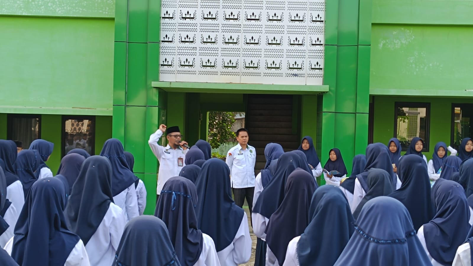 Membangun Generasi Cinta Al-Qur’an di MTsN 1 Way Kanan
