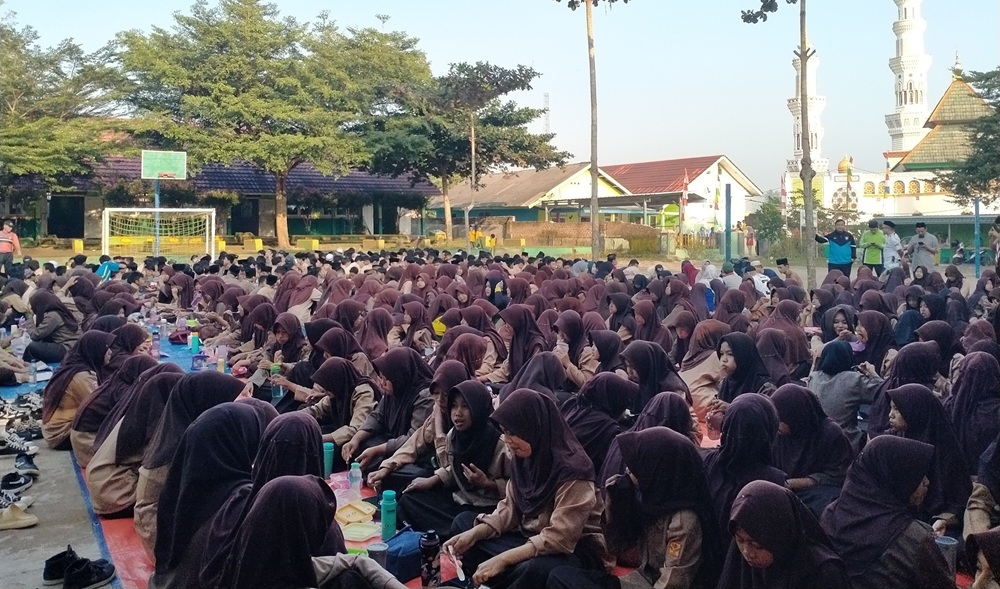 Sarapan Bersama Eratkan Kebersamaan di MTsN 1 Way Kanan