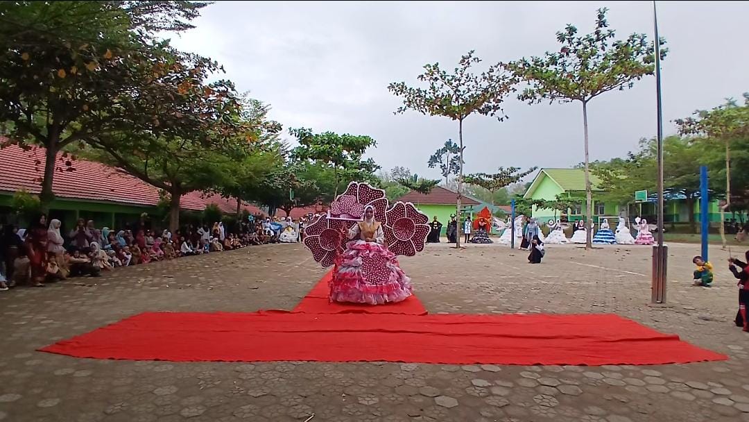 Lomba Fashion Show di MTsN 1 Way Kanan Semarakkan HUT ke-80 RI