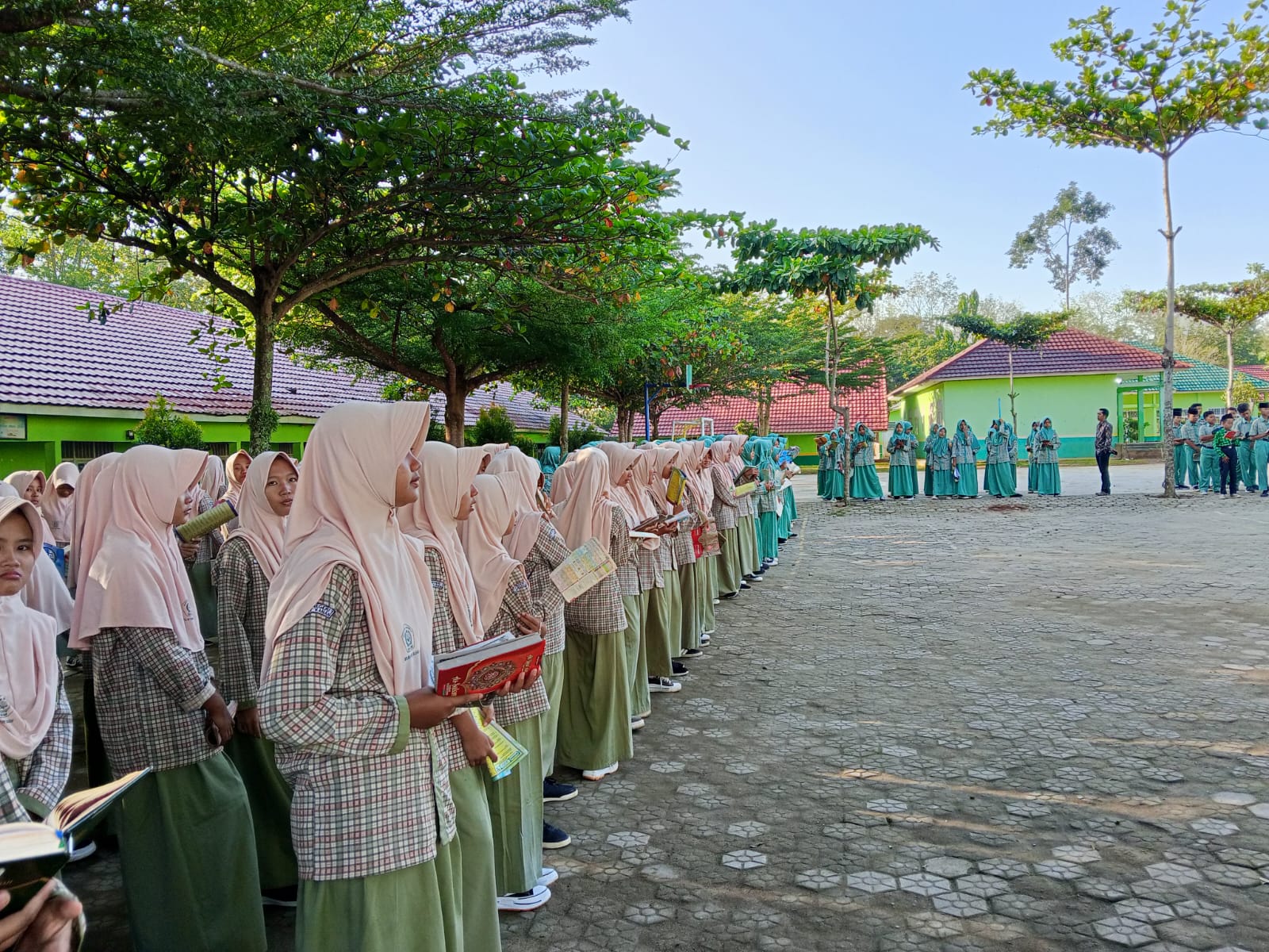 Siswa MTsN 1 Way Kanan Awali Hari dengan Asmaul Husna dan Tahfidz