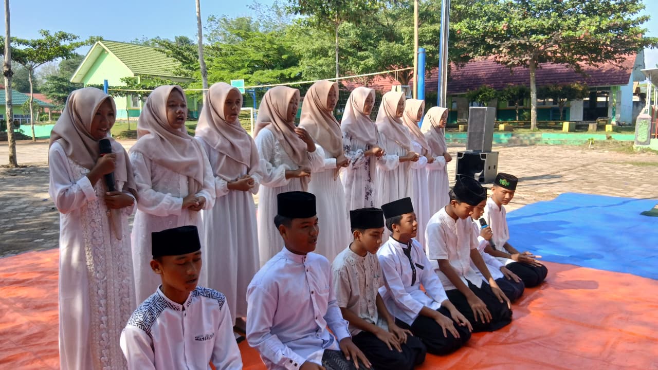 Lantunan Asmaul Husna Semarakkan Maulid Nabi di MTsN 1 Way Kanan