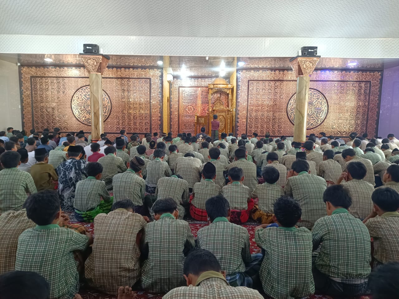 Kultum Harian dan Sholat Dzuhur Berjamaah Jadi Rutinitas di MTsN 1 Way Kanan