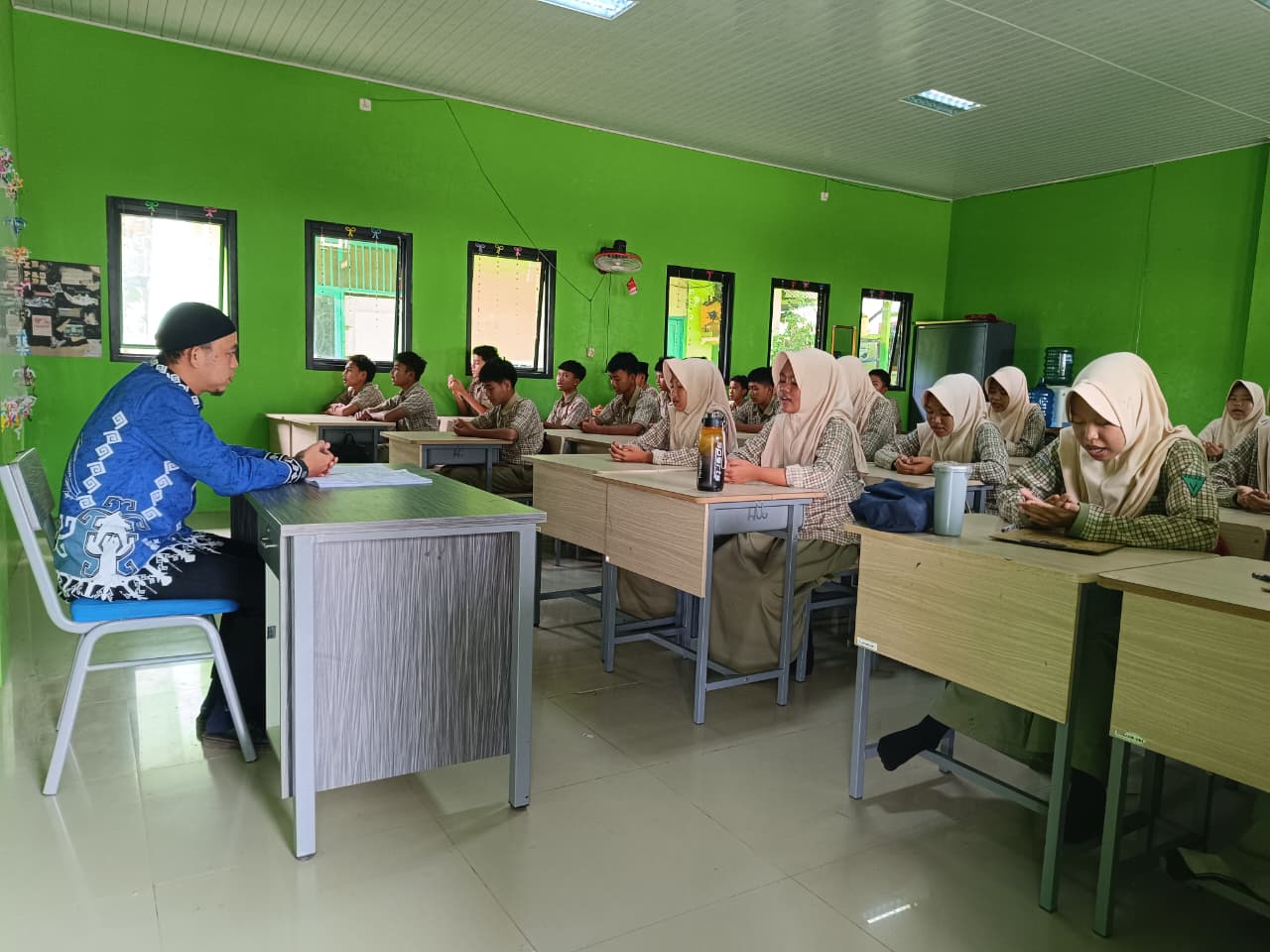 Hari Keempat UTS, Siswa MTsN 1 Way Kanan Jalani Ujian Bahasa Indonesia dan Akidah Akhlak