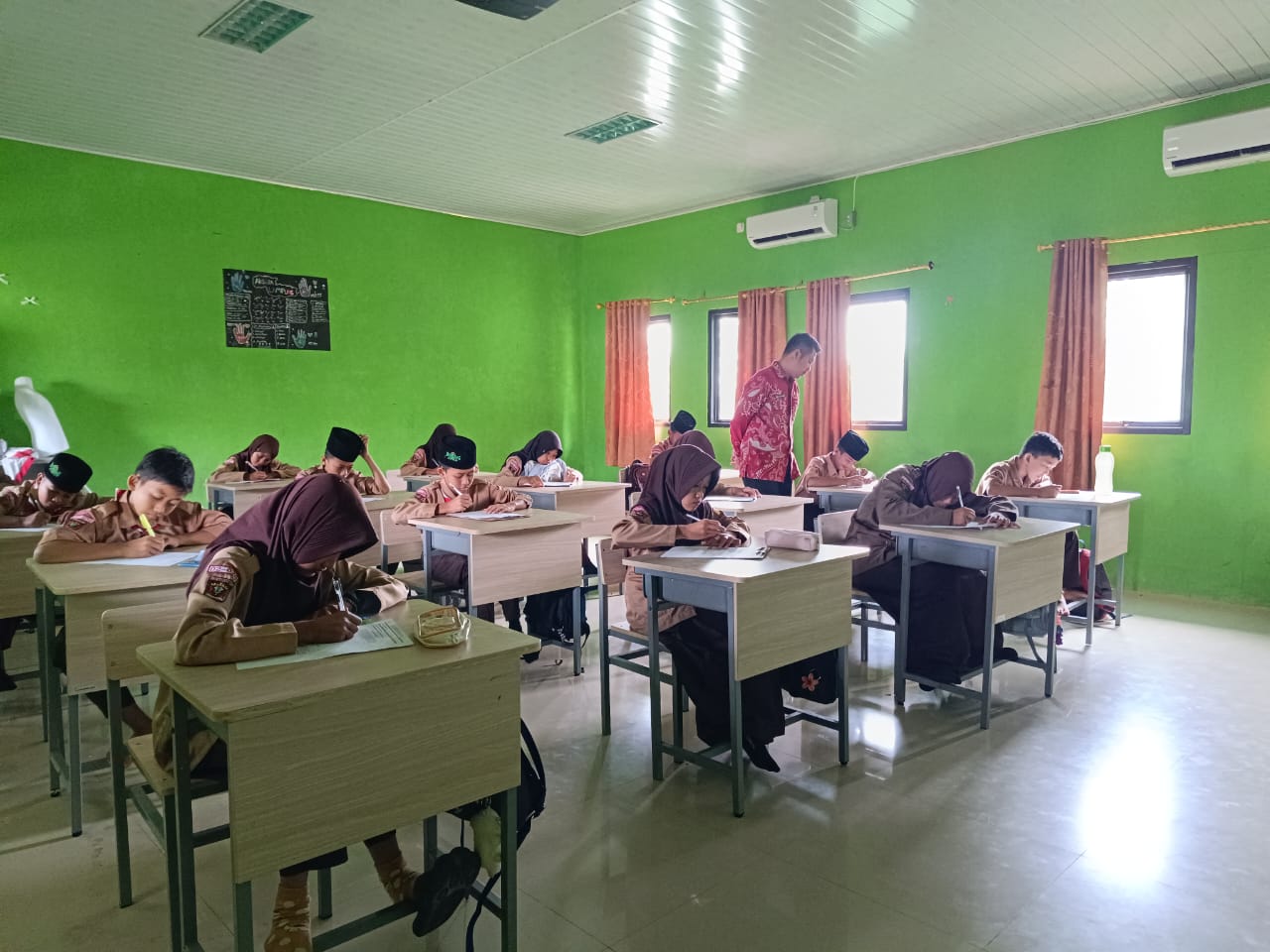 MTsN 1 Way Kanan Tuntaskan Ujian Tengah Semester Ganjil 2025