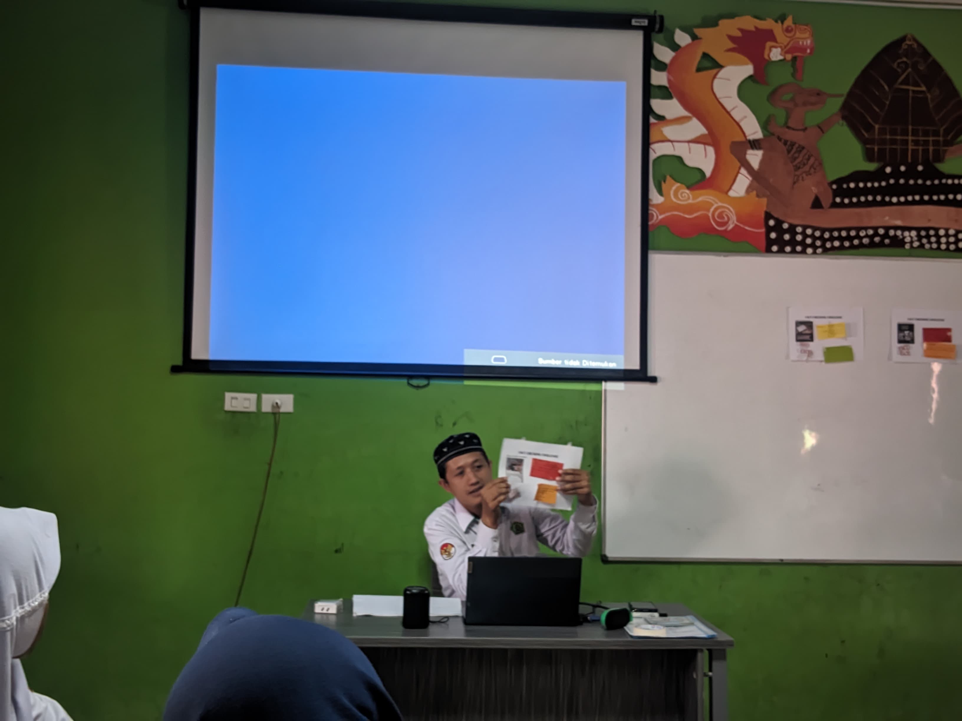 Riduan Ajak Siswa MTsN 1 Way Kanan Kritis dan Tanggung Jawab di Dunia Maya