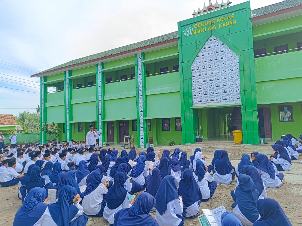 Menumbuhkan Cinta Al-Qur’an, MTsN 1 Way Kanan Gelar Pembiasaan Tahfiz Setiap Pagi
