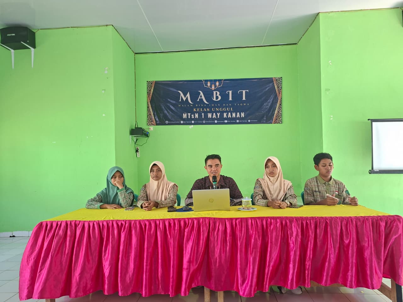 OSIM MTsN 1 Way Kanan Gelar Rapat Bulanan Bahas Persiapan Pemilihan Ketua dan Program Akhir Tahun