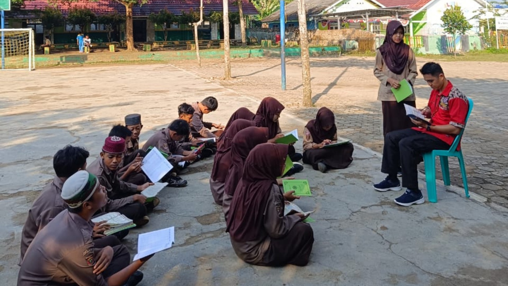 Siswa MTsN 1 Way Kanan Setorkan Hafalan Al-Qur’an Rutin Setiap Sabtu