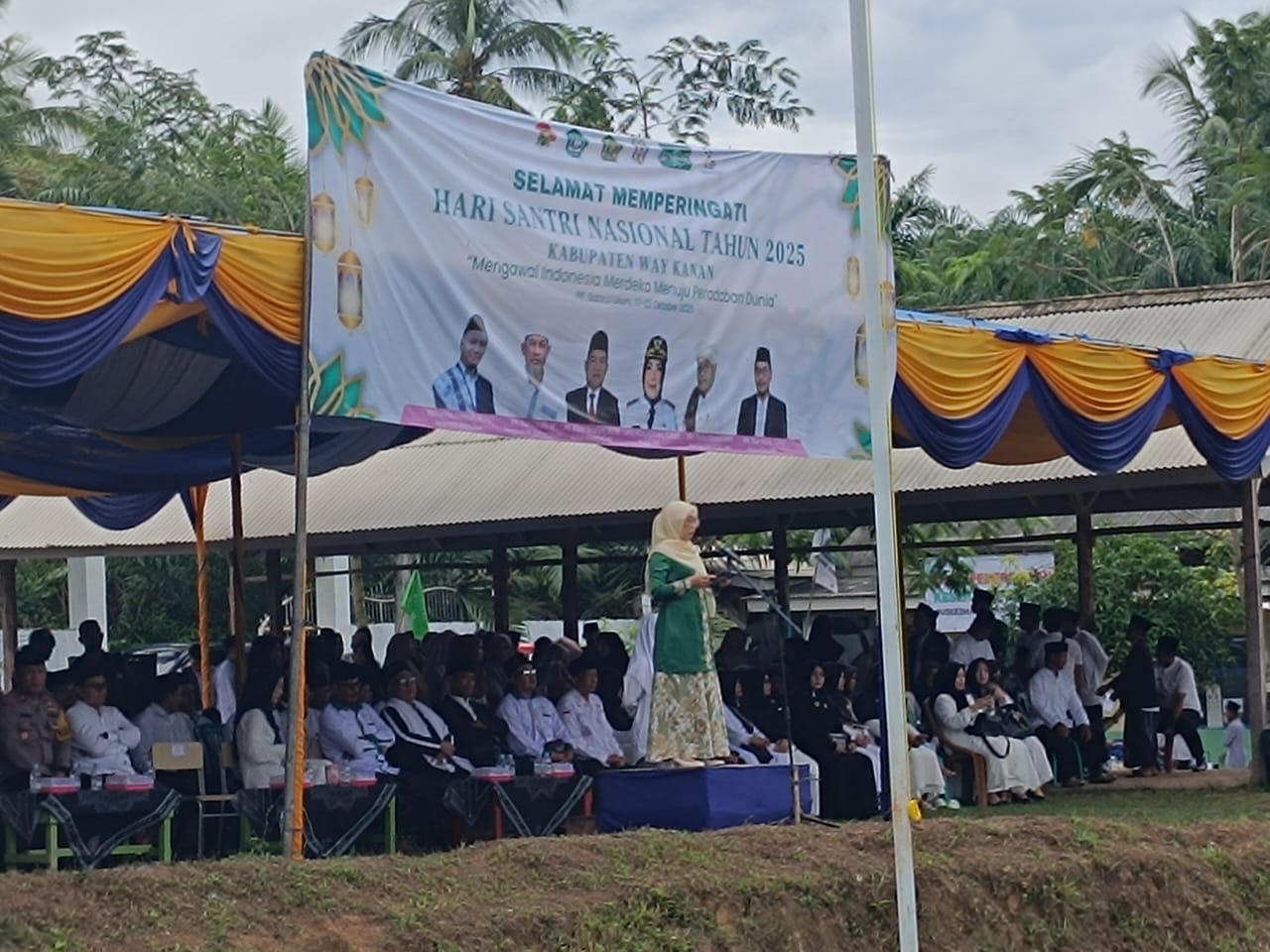 Santri Bangkit, Negeri Bermartabat: Kepala MTsN 1 Way Kanan Hadiri Upacara Hari Santri Nasional 2025