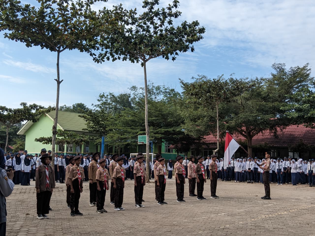 Pelantikan Pramuka Penggalang Ramu Warnai Upacara Bendera di MTsN 1 Way Kanan