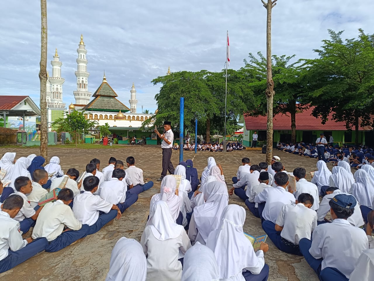 Pembiasaan Religius MTsN 1 Way Kanan Awali ASAS Ganjil dengan Asmaul Husna dan Tahfidz