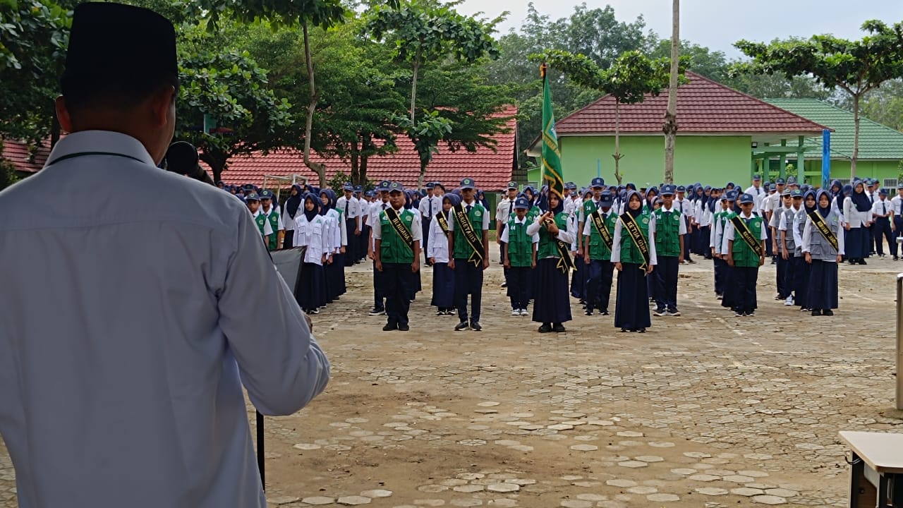 OSIM MTsN 1 Way Kanan Periode 2026 Resmi Dikukuhkan di Lapangan Madrasah