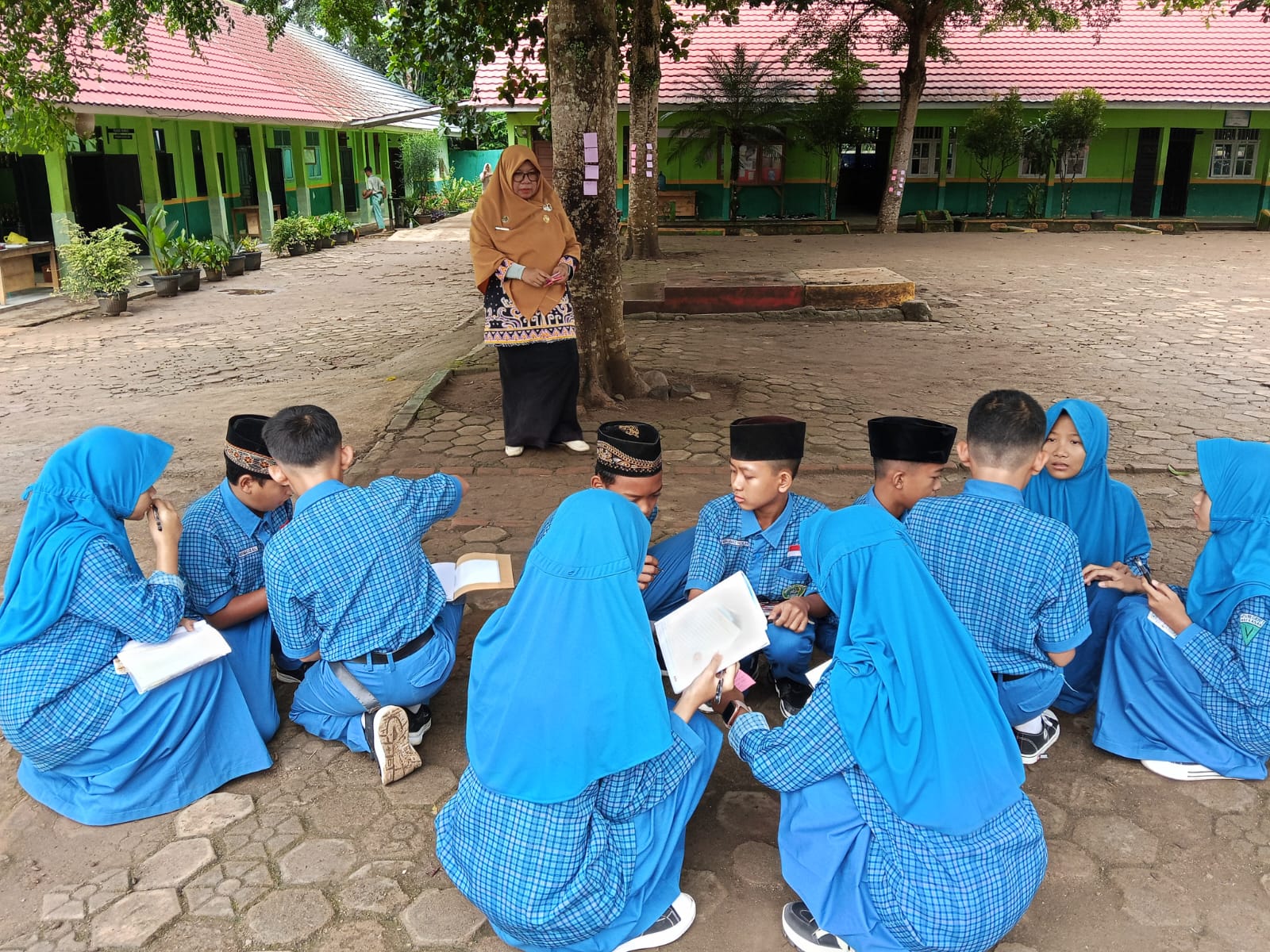 Ubah Kesan Sulit Matematika, Guru MTsN 1 Way Kanan Gunakan Metode Bermain