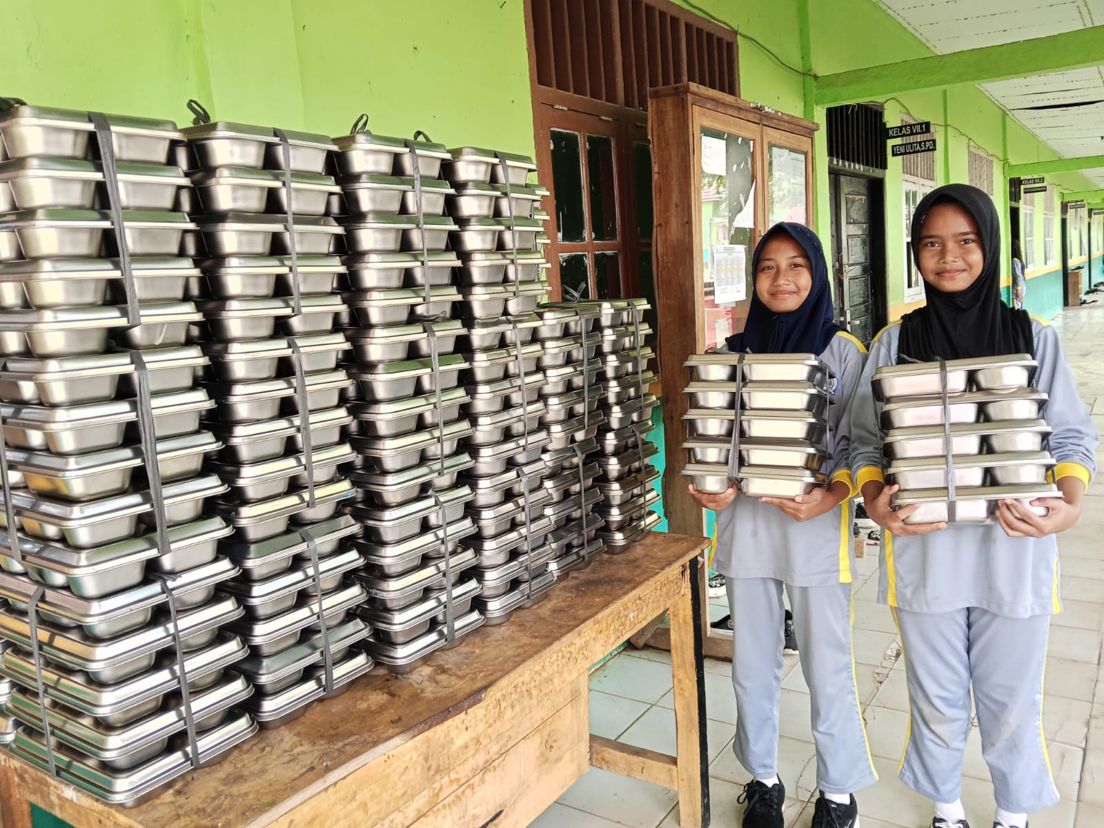 Antusias Siswa MTsN 1 Way Kanan Sambut Hari Pertama Pembagian MBG 2026