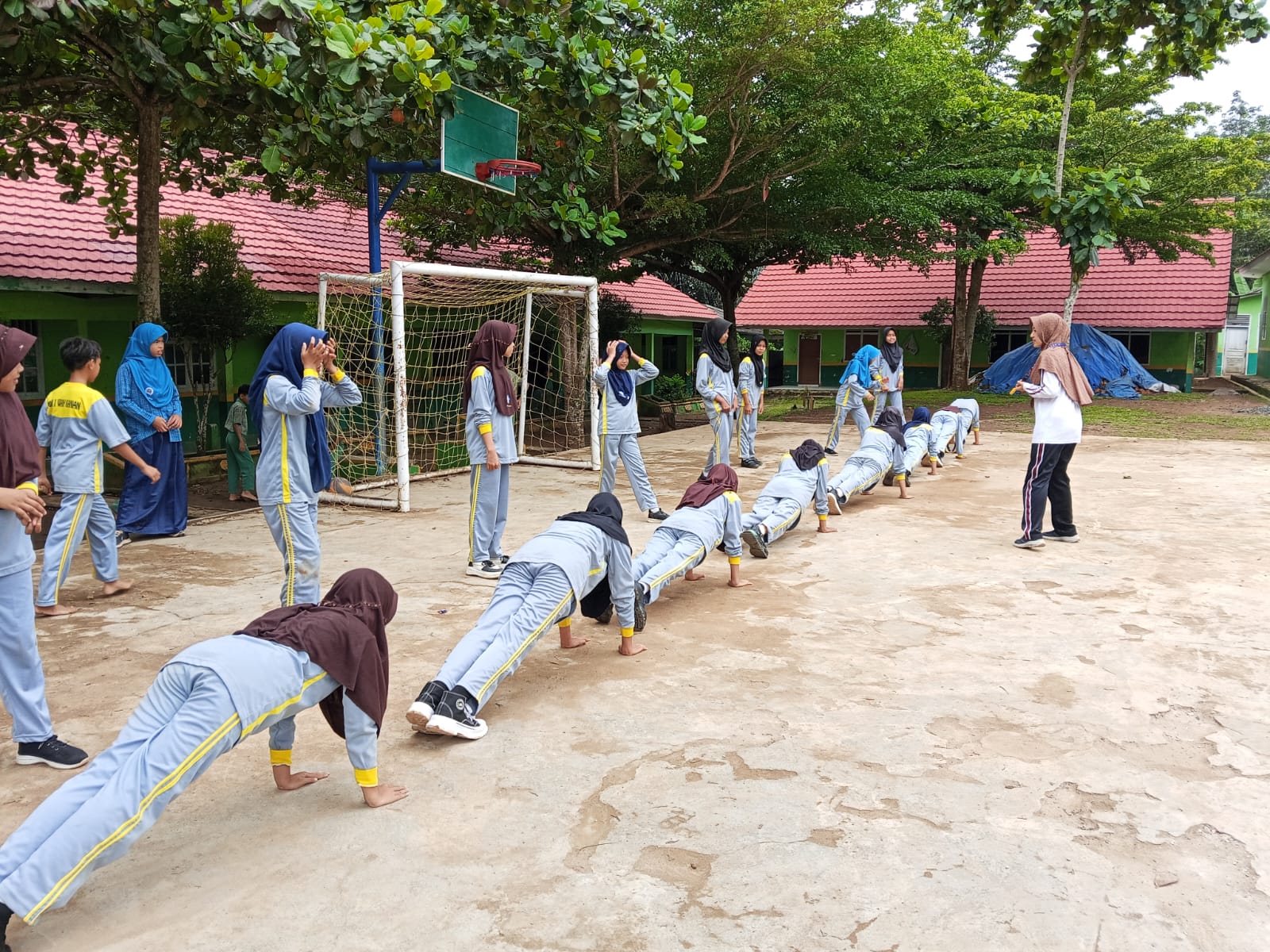Aktivitas Kebugaran Jasmani di MTsN 1 Way Kanan Dorong Pola Hidup Sehat Siswa