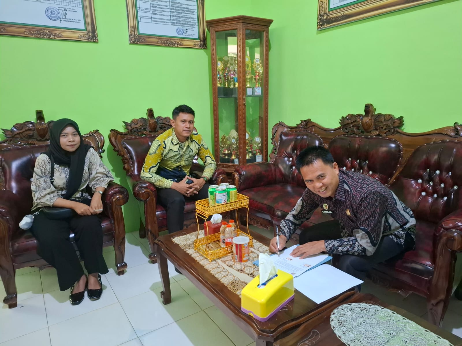 Kepala MTsN 1 Way Kanan Teken Kerja Sama Program Makan Bergizi Gratis