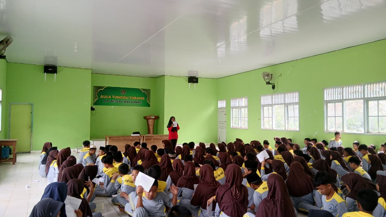 Siswa Kelas VII MTsN 1 Way Kanan Ikuti Kegiatan Bimbingan Konseling Khusus di Aula Tunggu Tubang