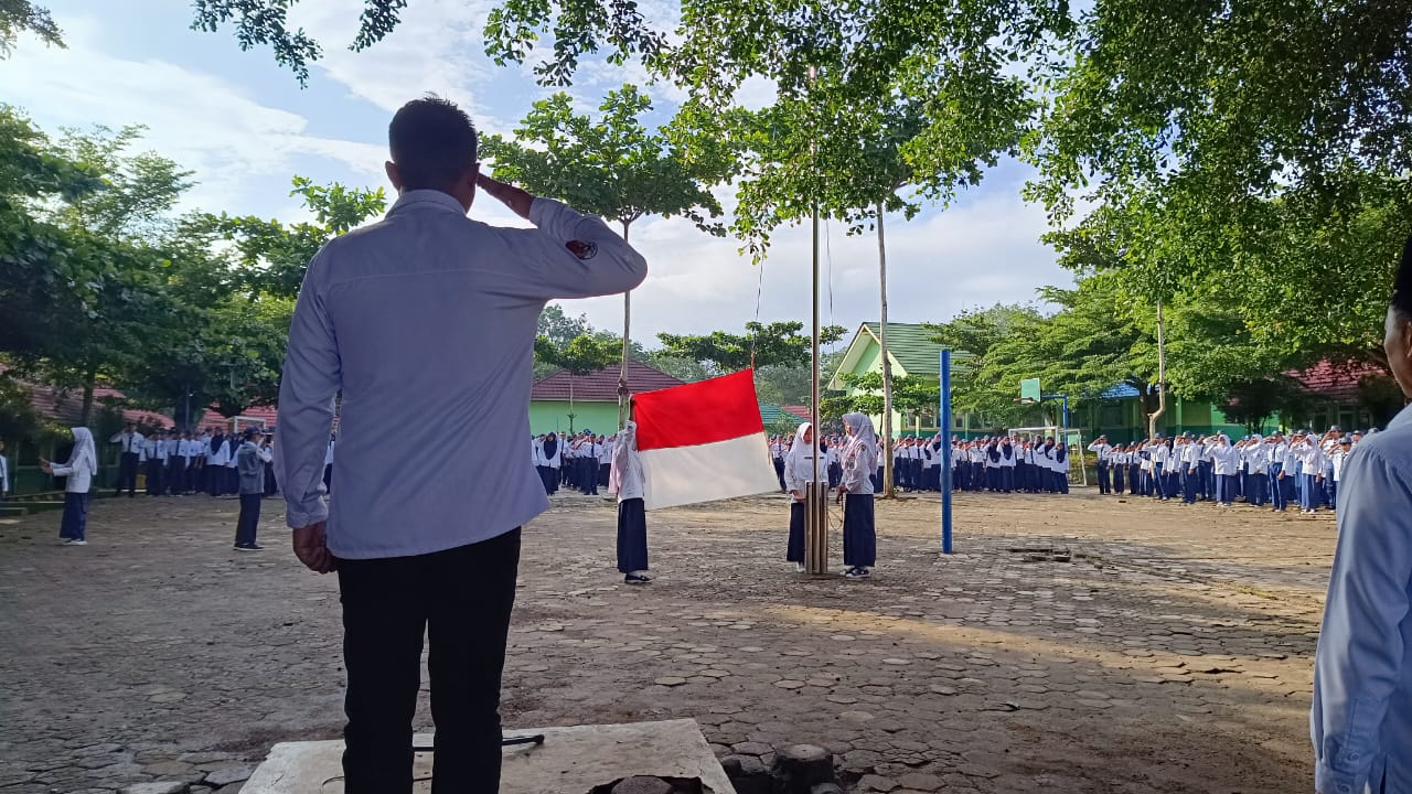 MTsN 1 Way Kanan Gelar Upacara Bendera, Pembina Tekankan Disiplin dan Fokus Belajar