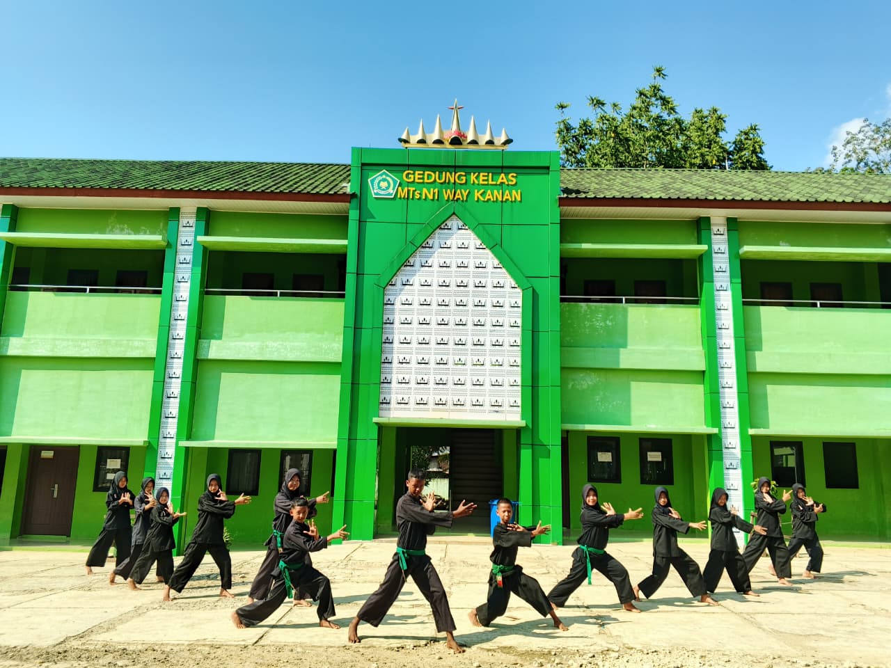 Ekstrakurikuler Pencak Silat MTsN 1 Way Kanan Digelar Lancar, Siswa Asah Keterampilan Bela Diri