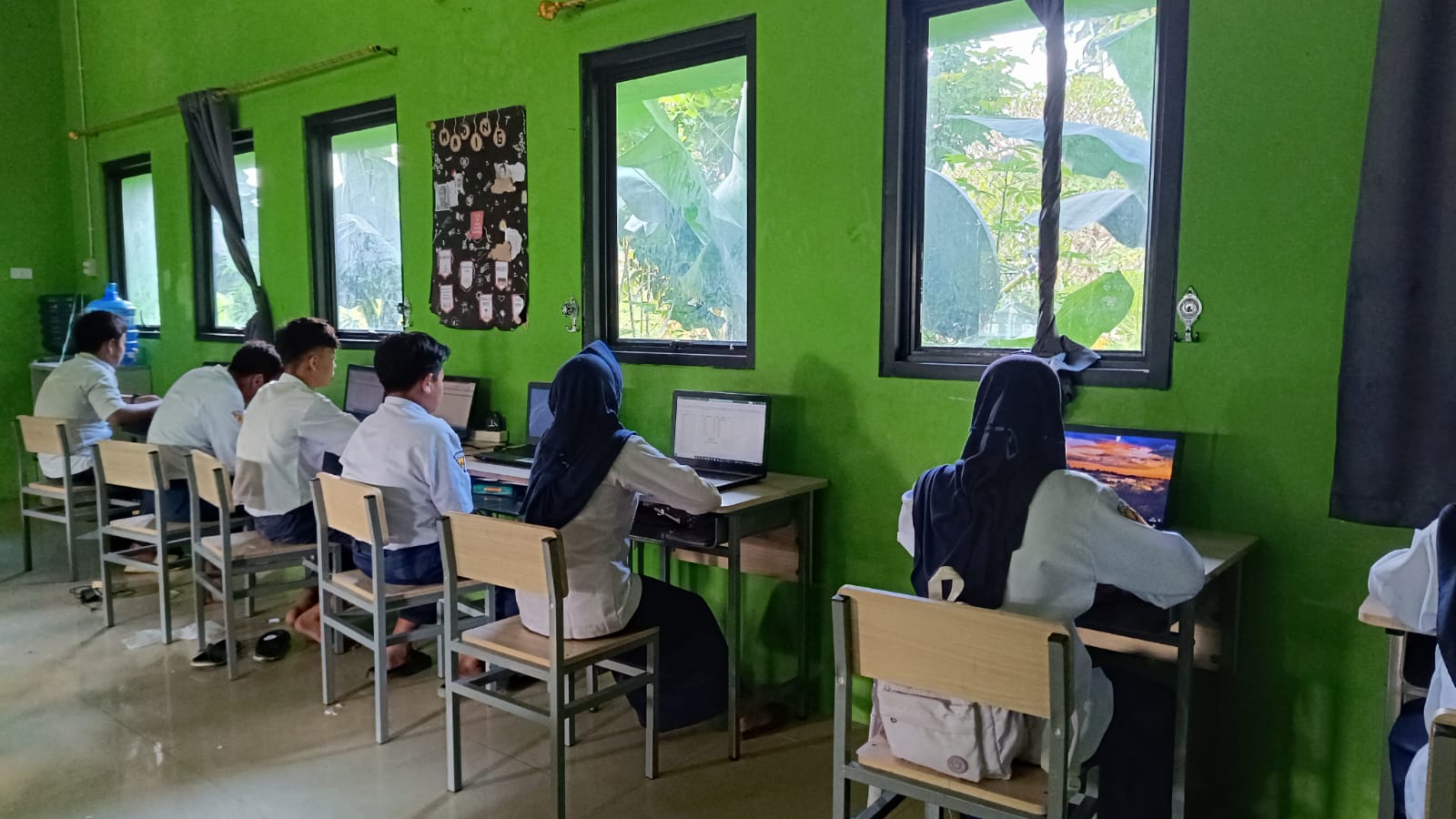 Kelas VIII Unggul MTsN 1 Way Kanan Kuasai Pengelolaan Data Lanjut di Microsoft Excel