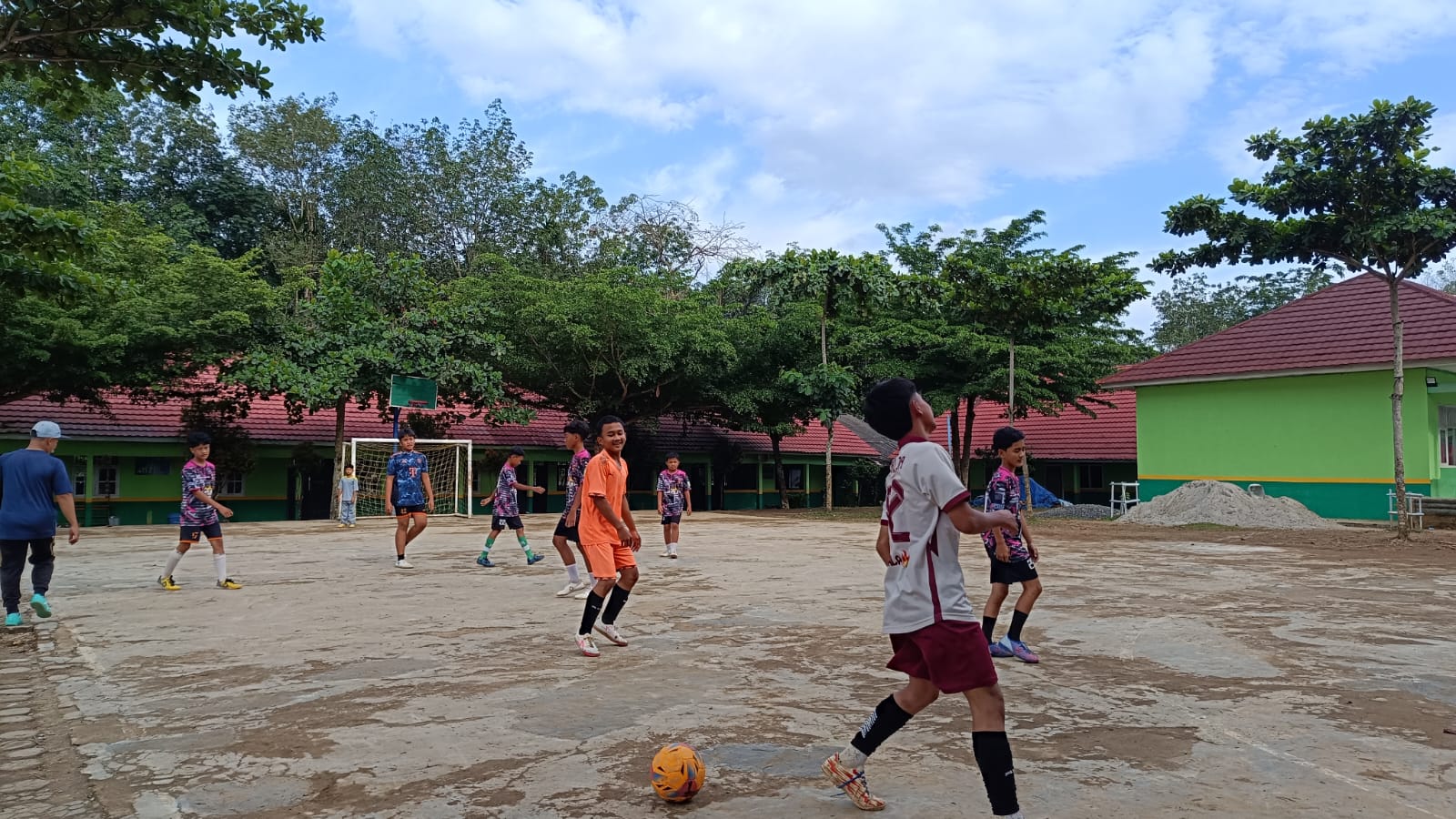Ekstrakurikuler Futsal MTsN 1 Way Kanan Digelar, Siswa Berbakat Asah Kemampuan di Lapangan Madrasah