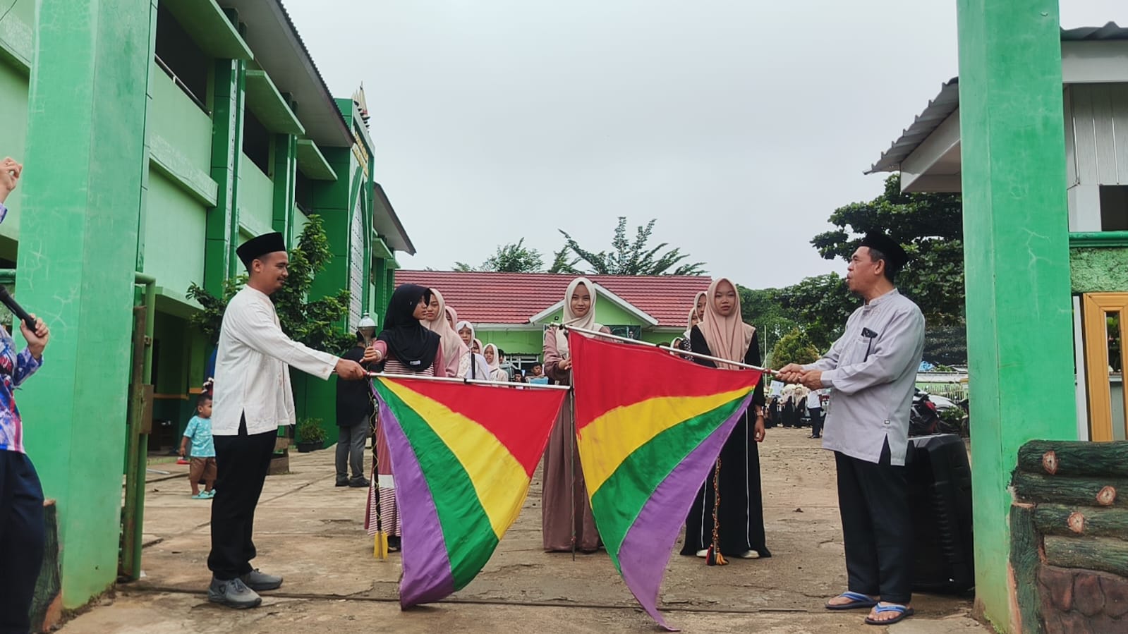 MTsN 1 Way Kanan Gelar Pawai Songsong Ramadhan, Ratusan Siswa Ikut Rayakan Semangat Puasa