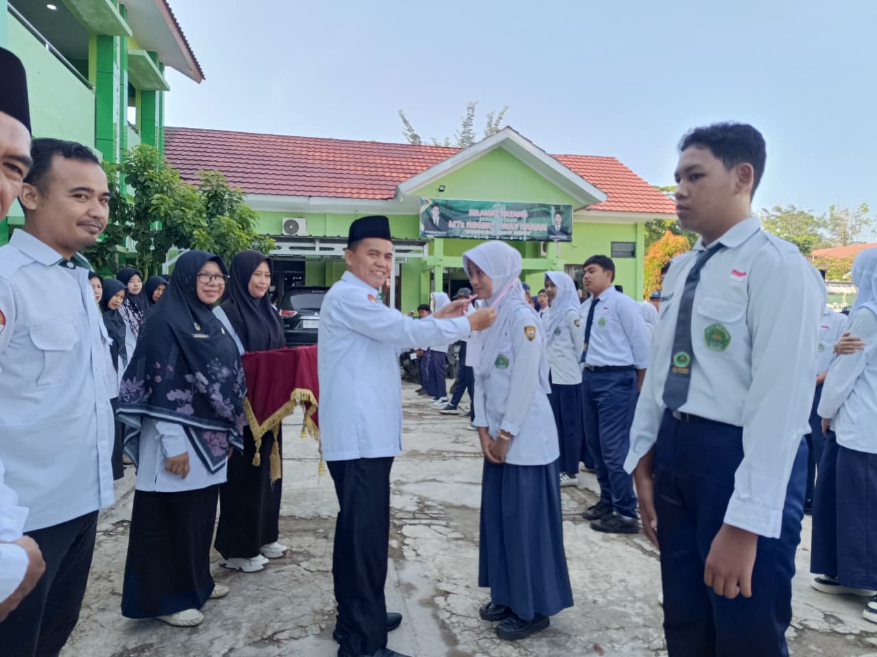 Kepala MTsN 1 Way Kanan Resmi Buka Ujian Madrasah Tahun Ajaran 2025/2026